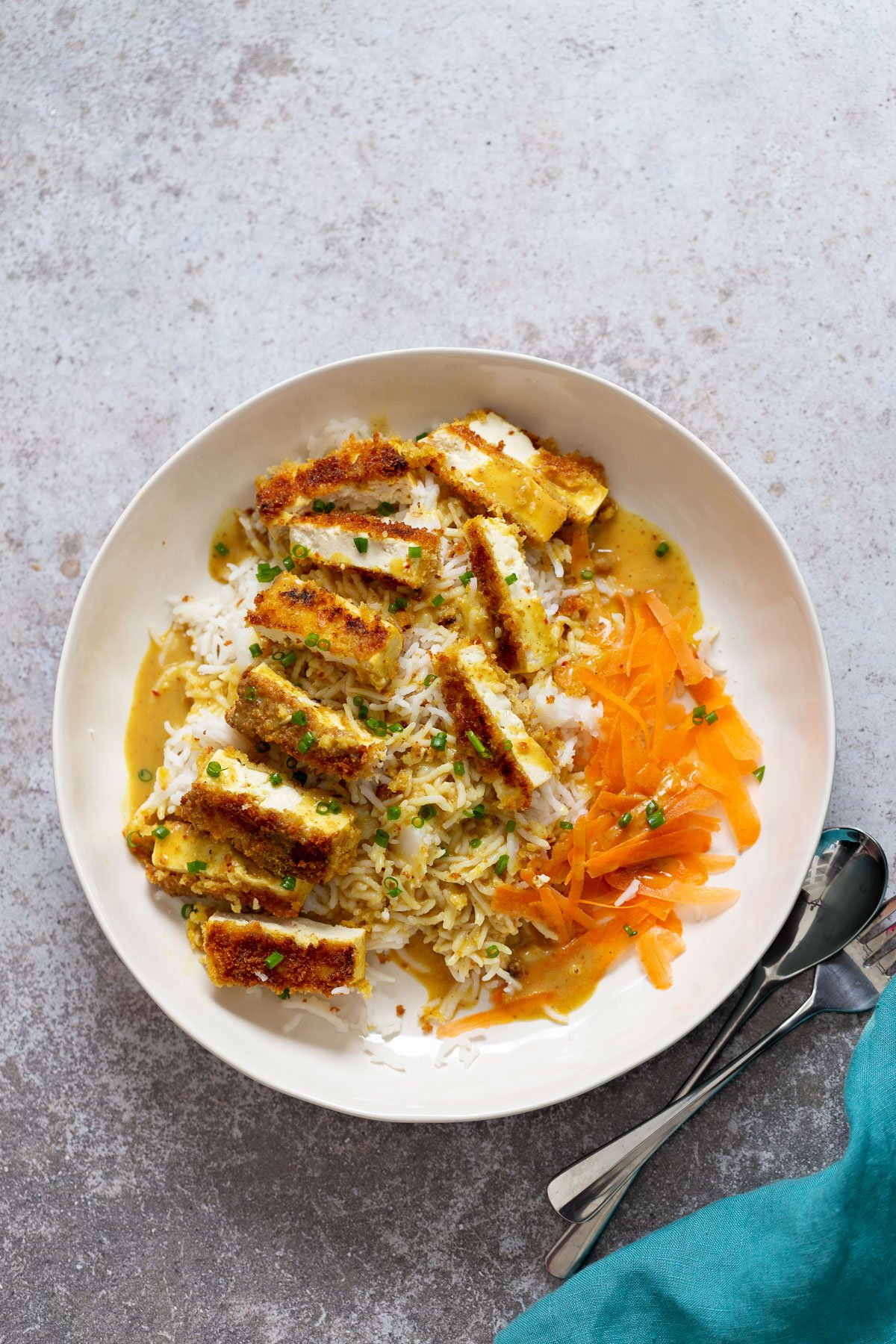 katsu curry overhead shot of a bowl of vegan tofu katsu curry