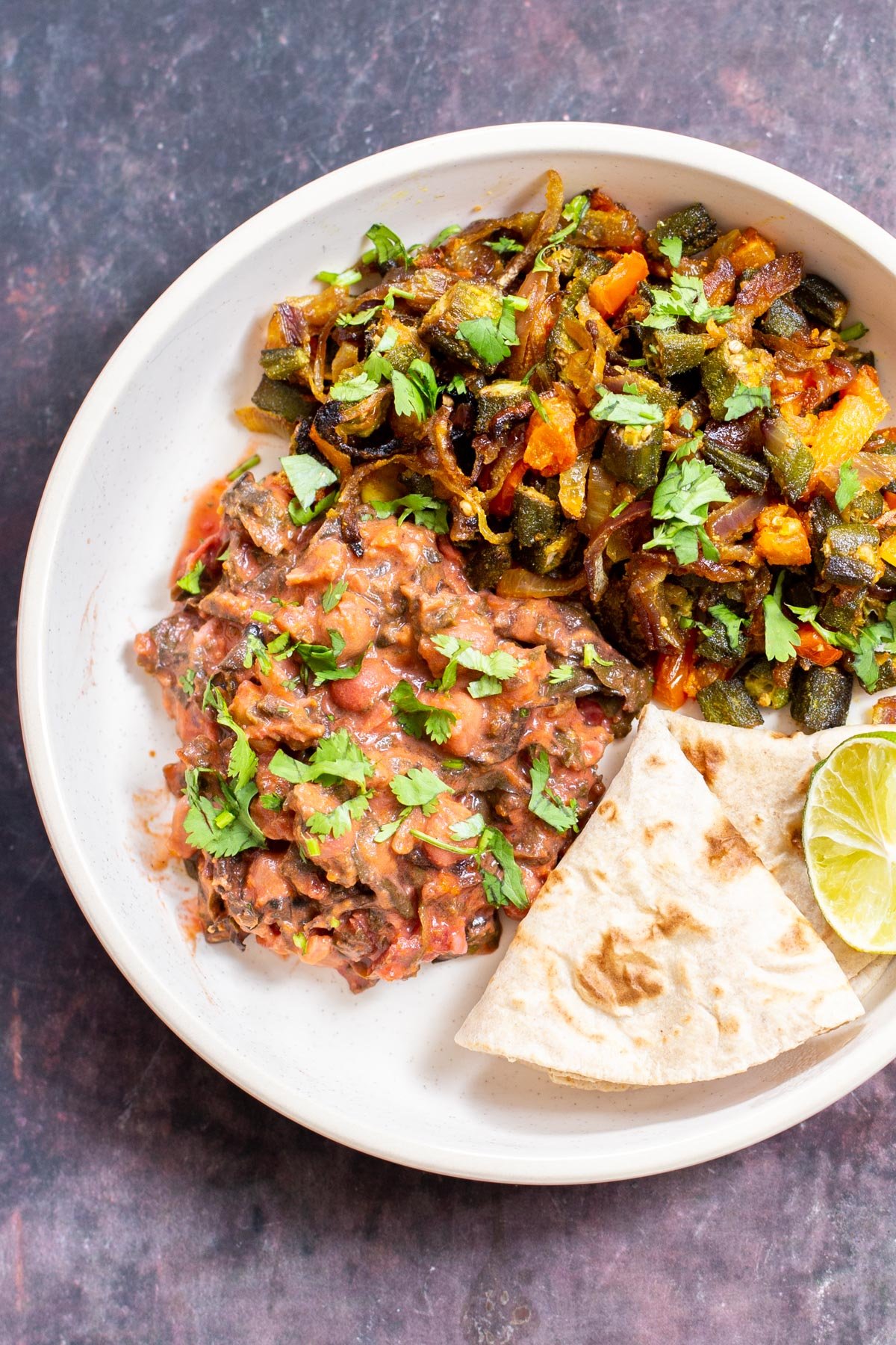 baked bhindi baked bhindi masala with tomato onion gravy sereved with flatbred and another curry