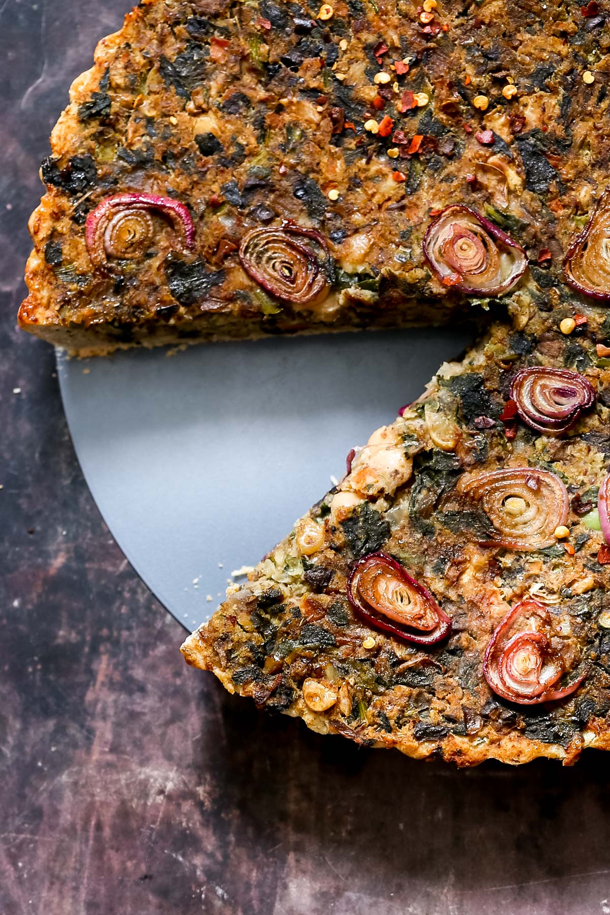 vegan mushroom tart overhead shot of a vegan spinach mushroom tart topped with onions