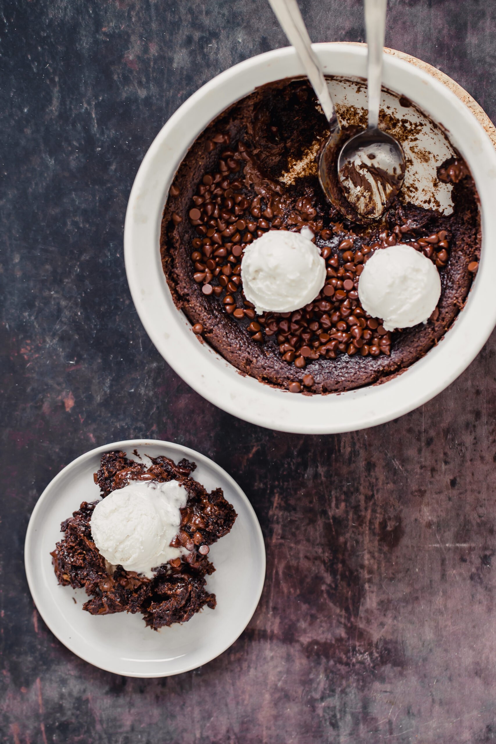 Instant Pot Brownies in a baking dish and plate