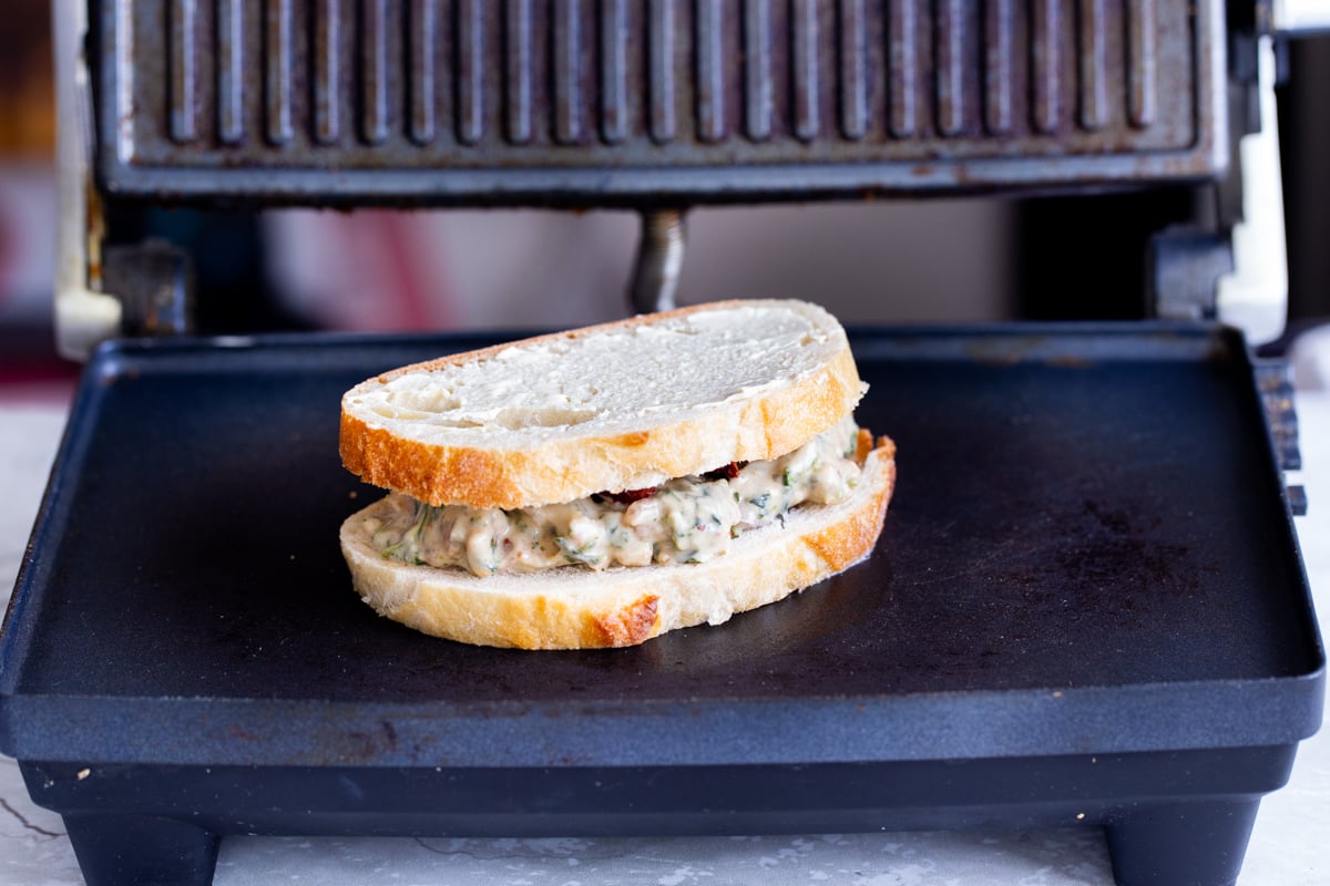 sandwich filled with soycurl florentine