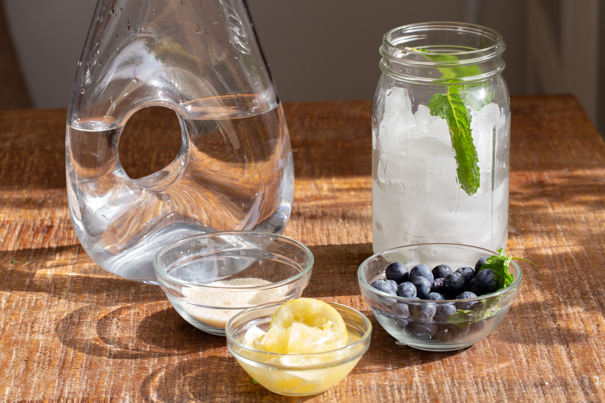 ingredients needed for making fresh blueberry lemonade