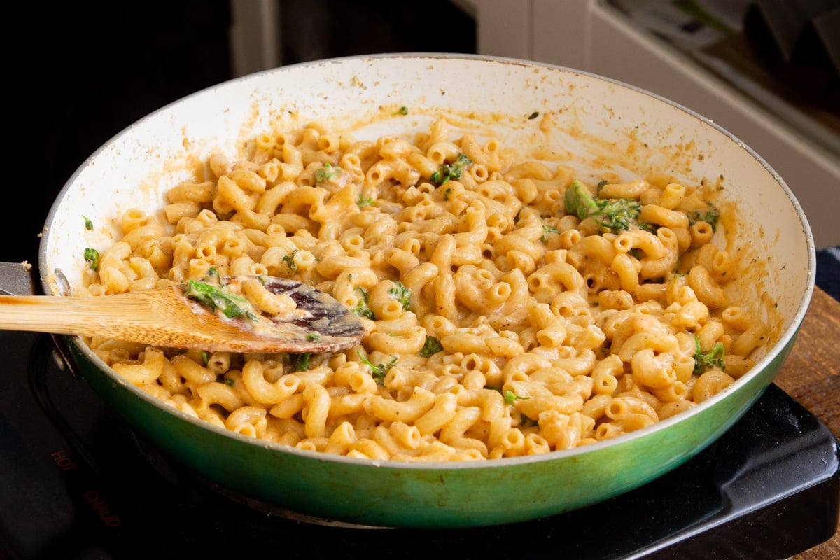 vegan skillet mac and cheese with vegetables