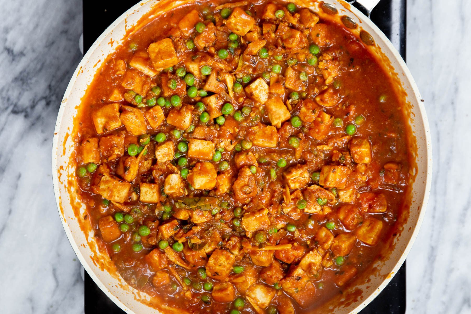 Indian tofu curry in a sauteein pan 