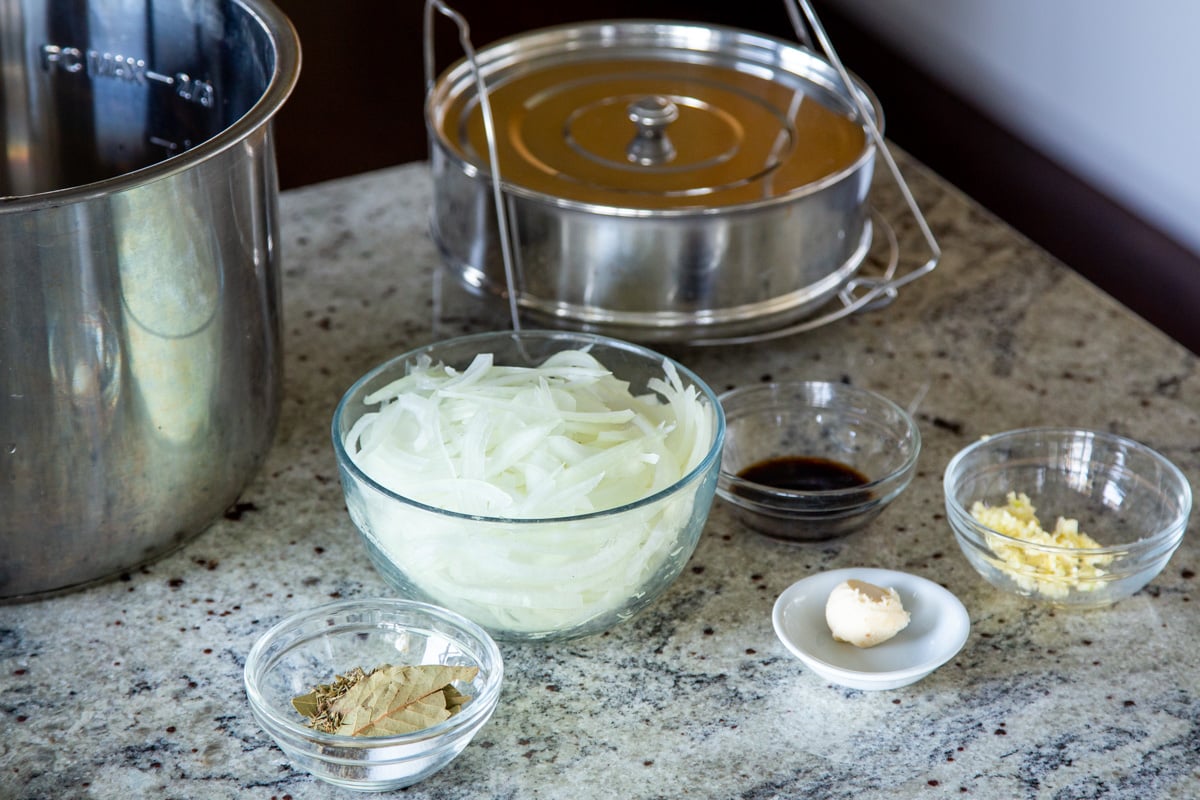ingredients needed for making caramelized onions in an instant pot
