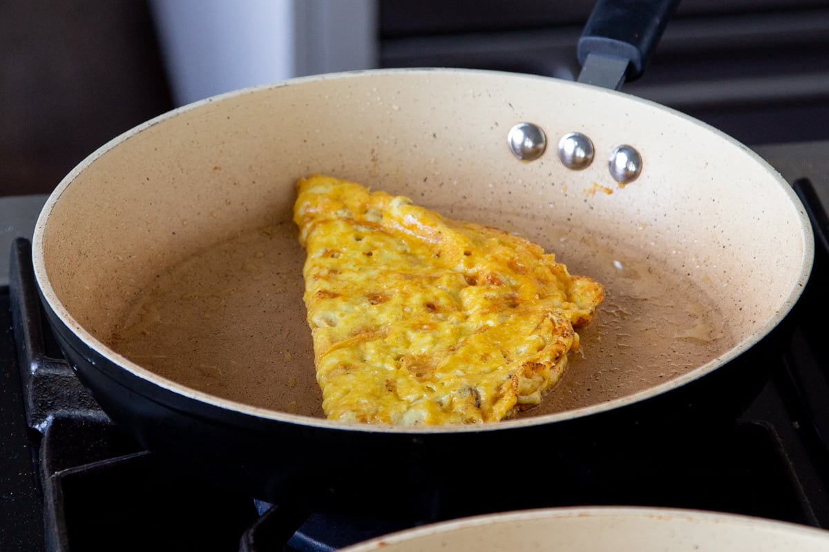vegan omelet in a sauteeing pan