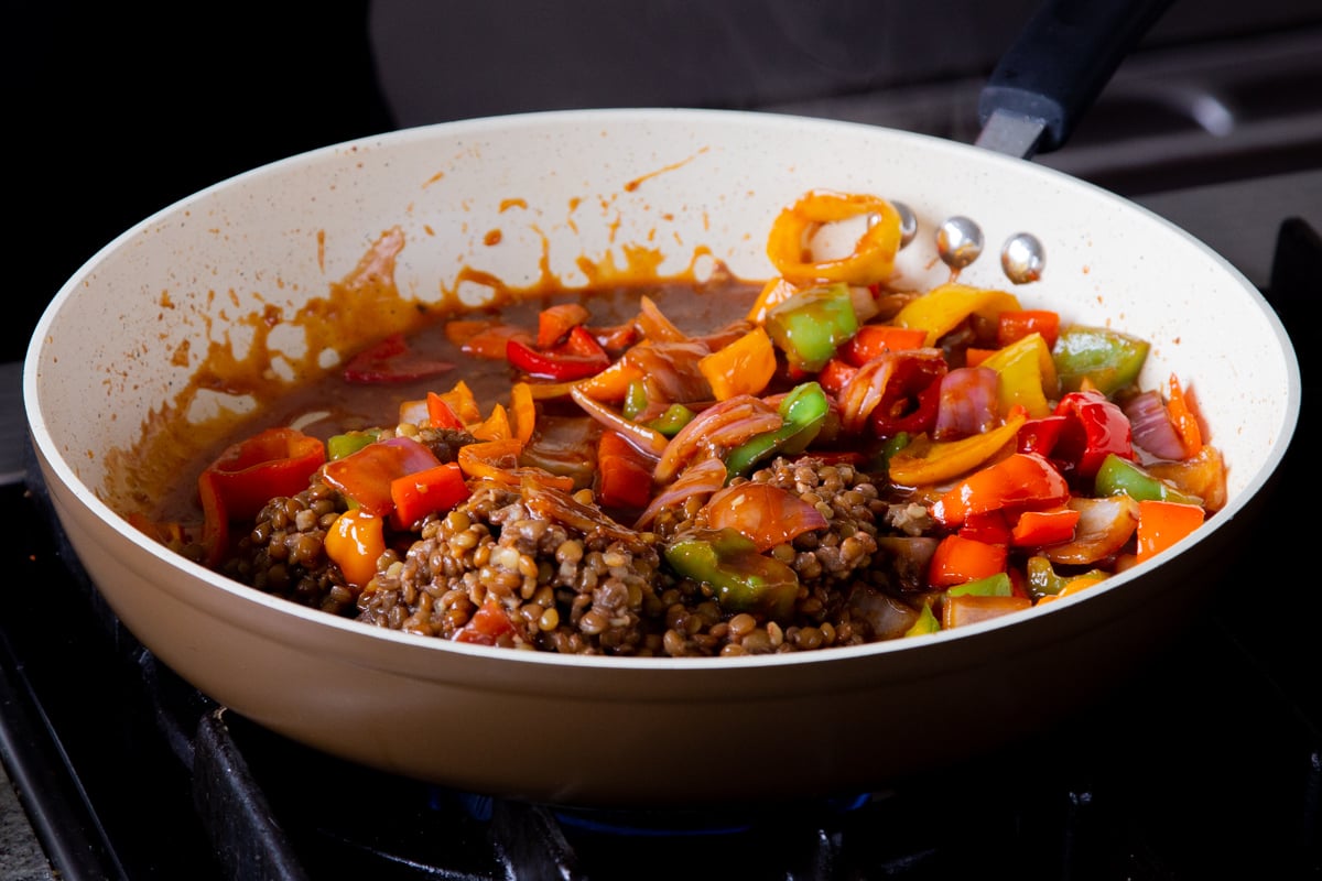 adding lentils to the gochujang sauce