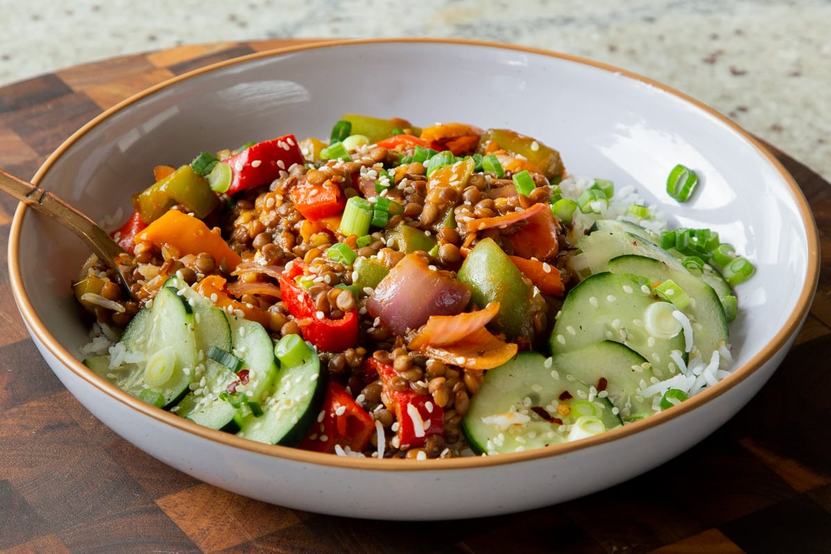 gochujang lentils in bowls with bell pepper and onion