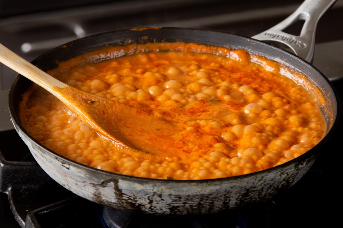 butter chickpeas in the pan, after cooking