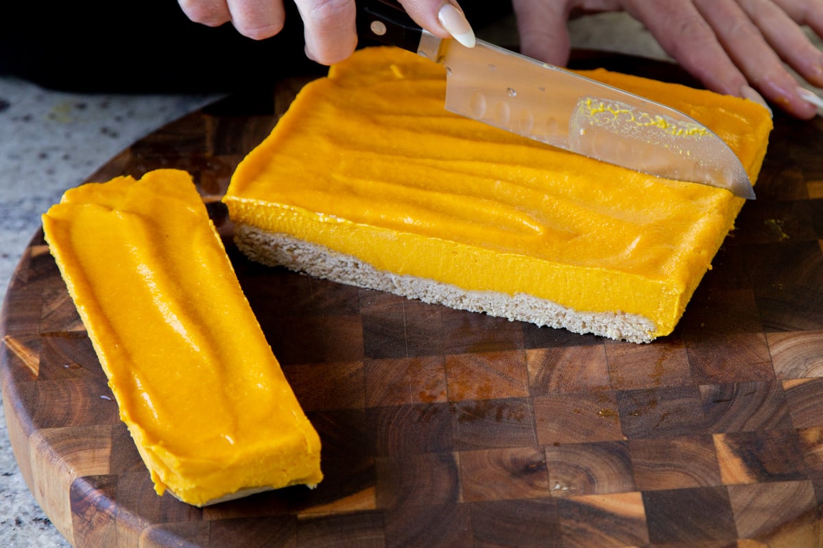 slicing the mango bars
