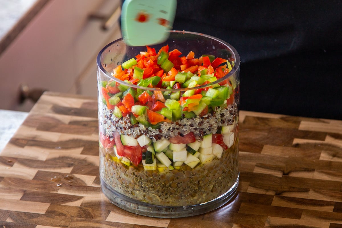 adding bell pepper layer to the salad