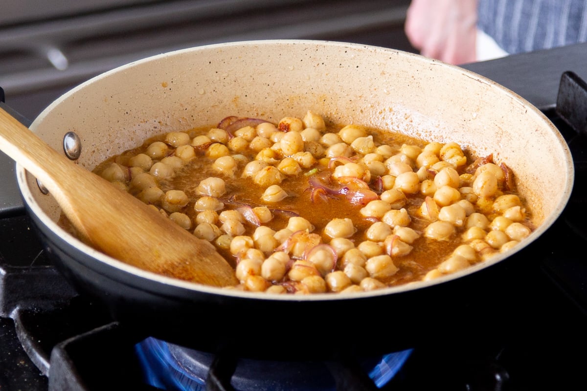 berbere chickpea wraps filling in the pan