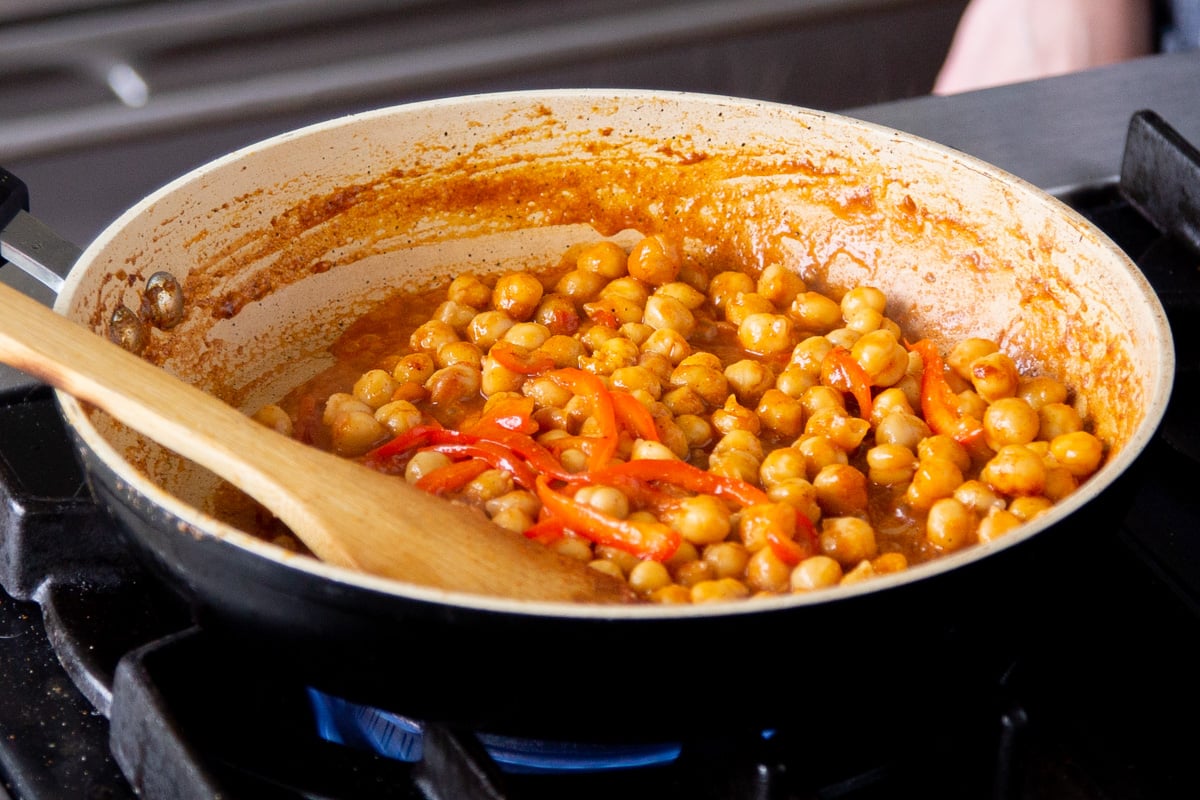 buffalo chickpea wraps filling in the pan