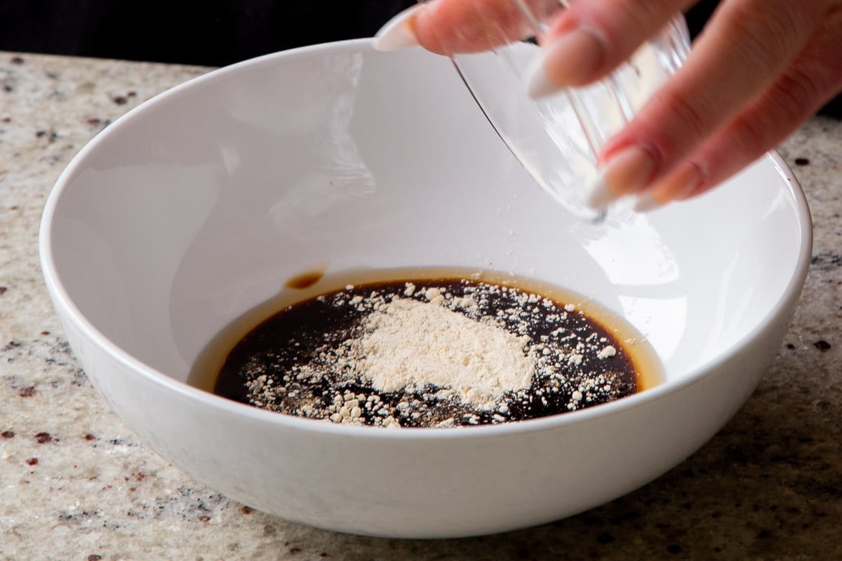 adding garlic powder to the tofu marinade
