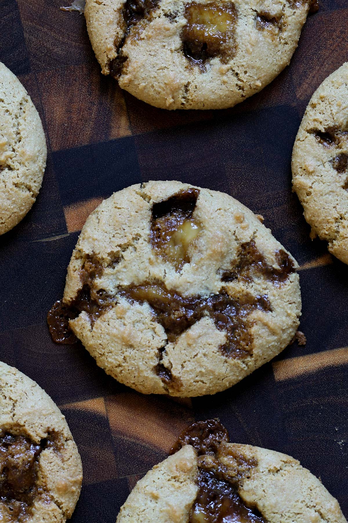 close-up of a tiramisu cookie on a wooden board