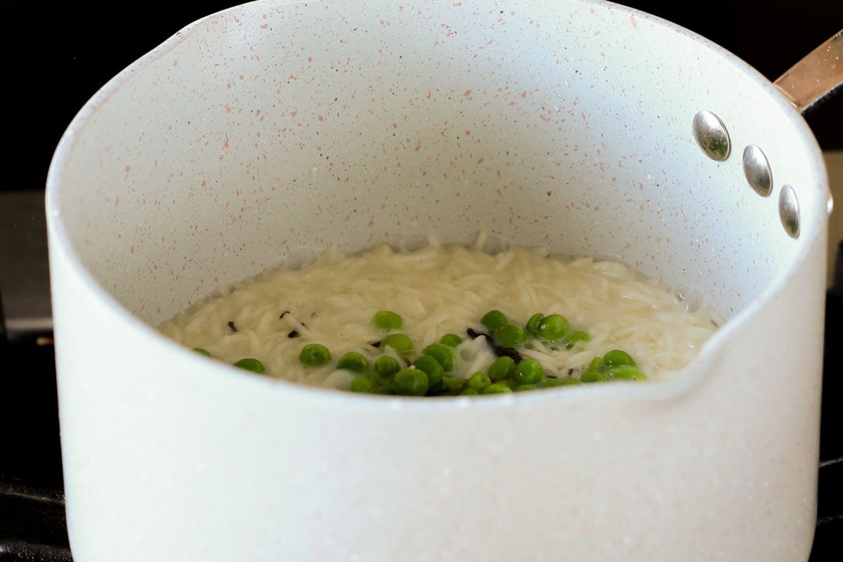 rice and peas in the pot before cooking