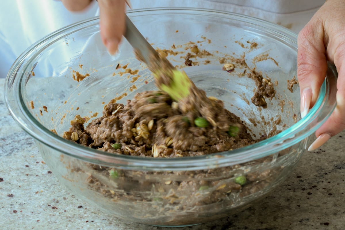 mixing the whole ingredients into the lentil mixture