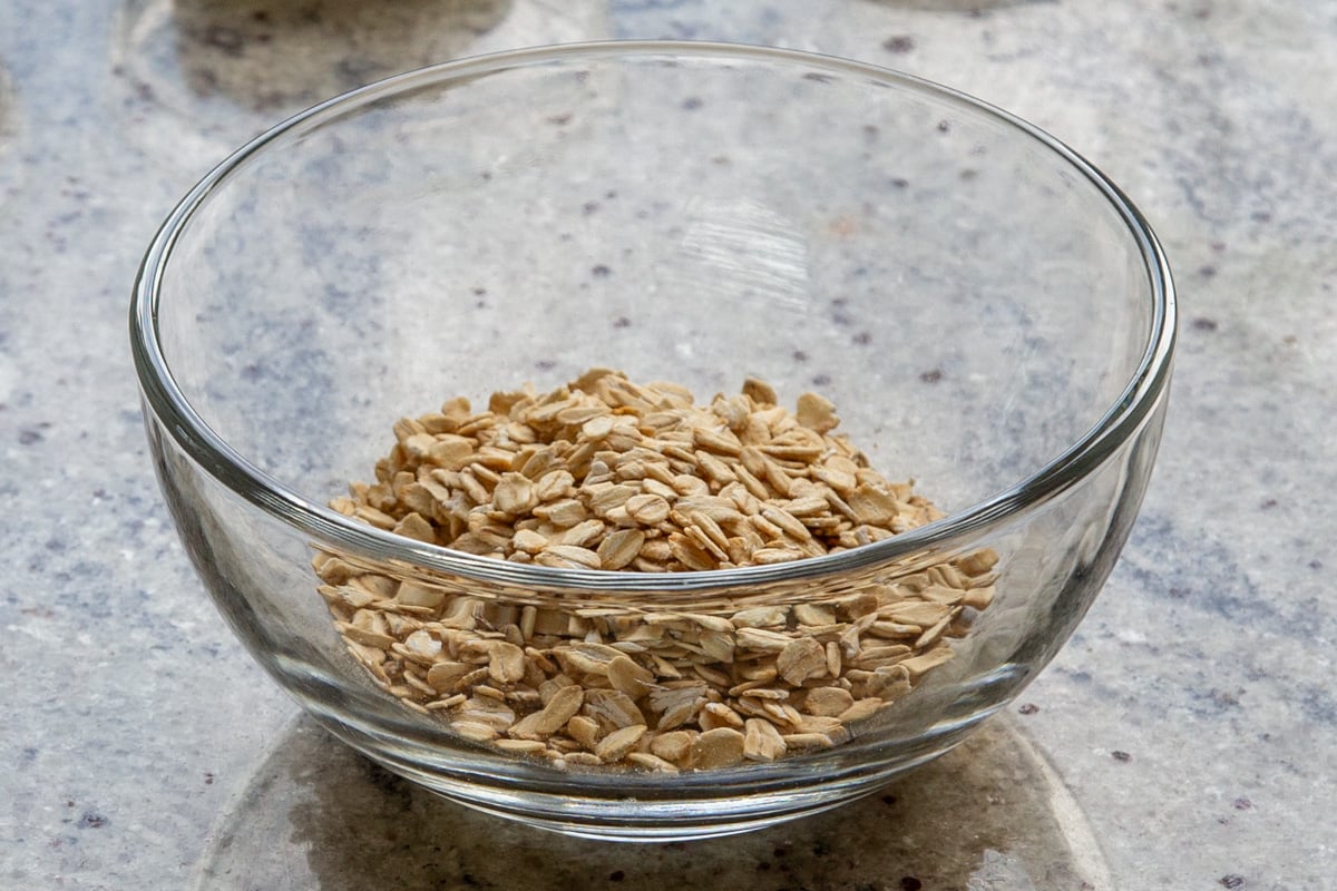oats in a glass bowl