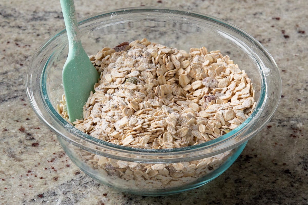 dry oats mixture, after mixing