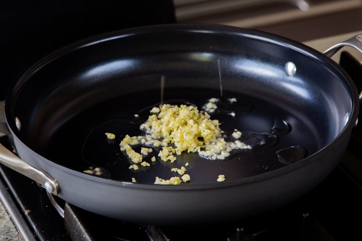 garlic in the frying pan