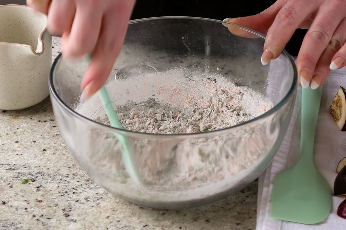 mixing the batter dry ingredients