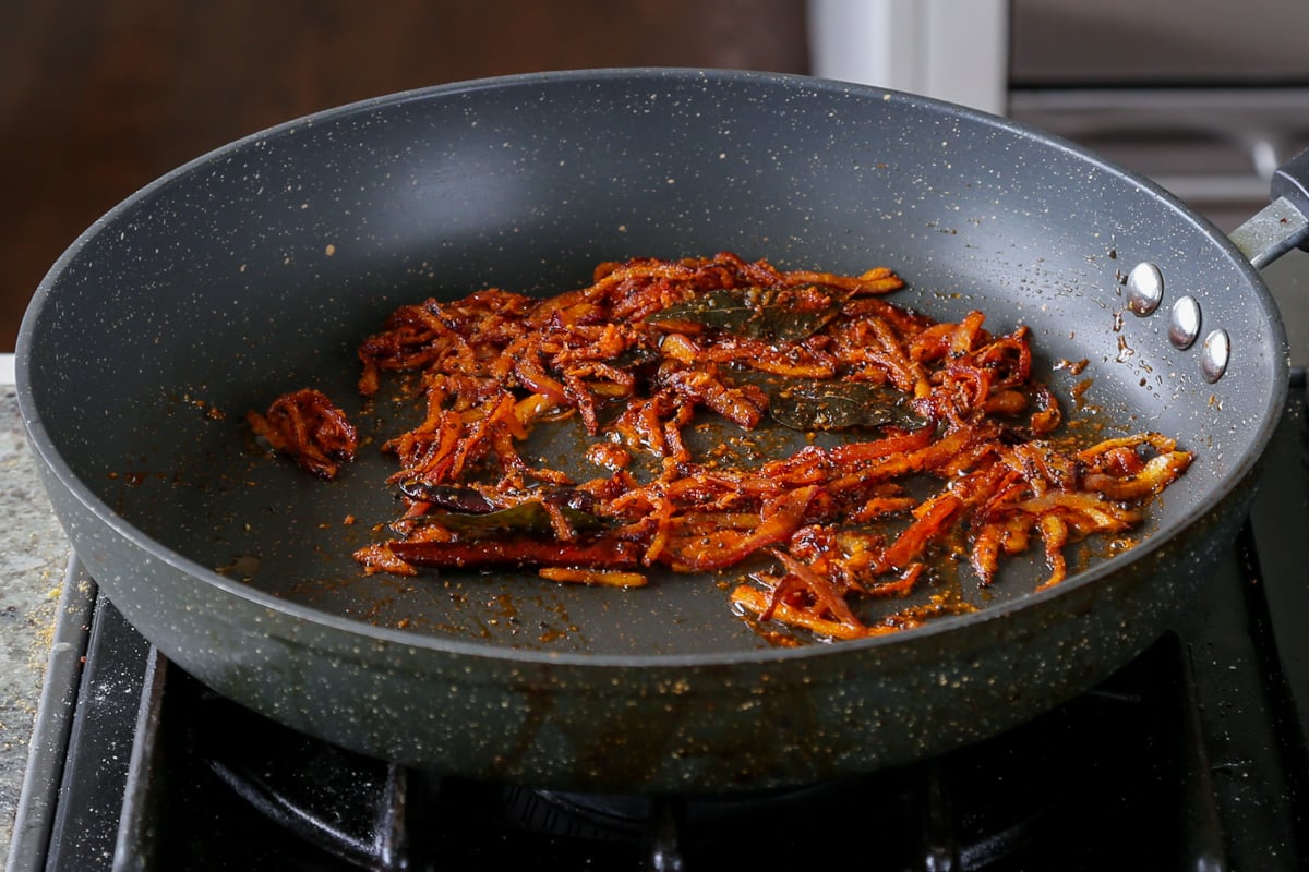 cooking onion in the whole spices