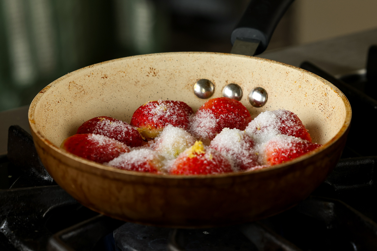 adding sugar to the berries