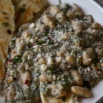 kali mirch beans on a plate with flatbread