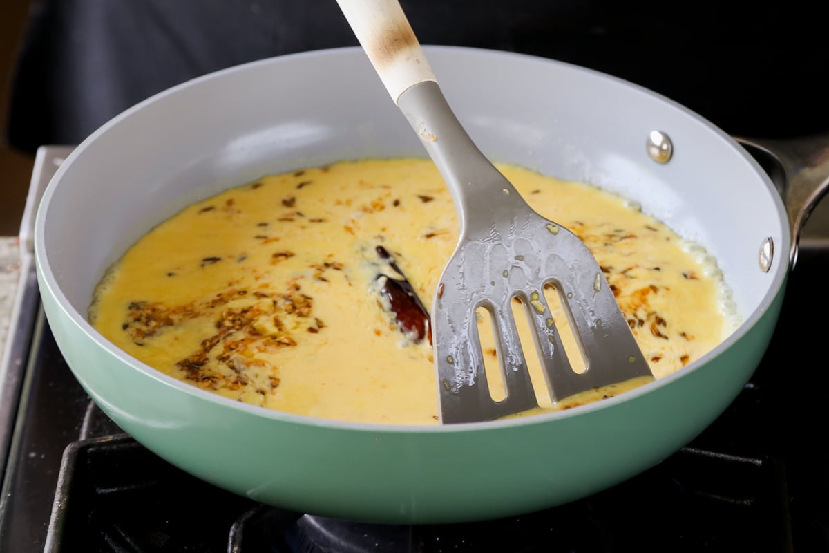 adding the curry sauce to the pan
