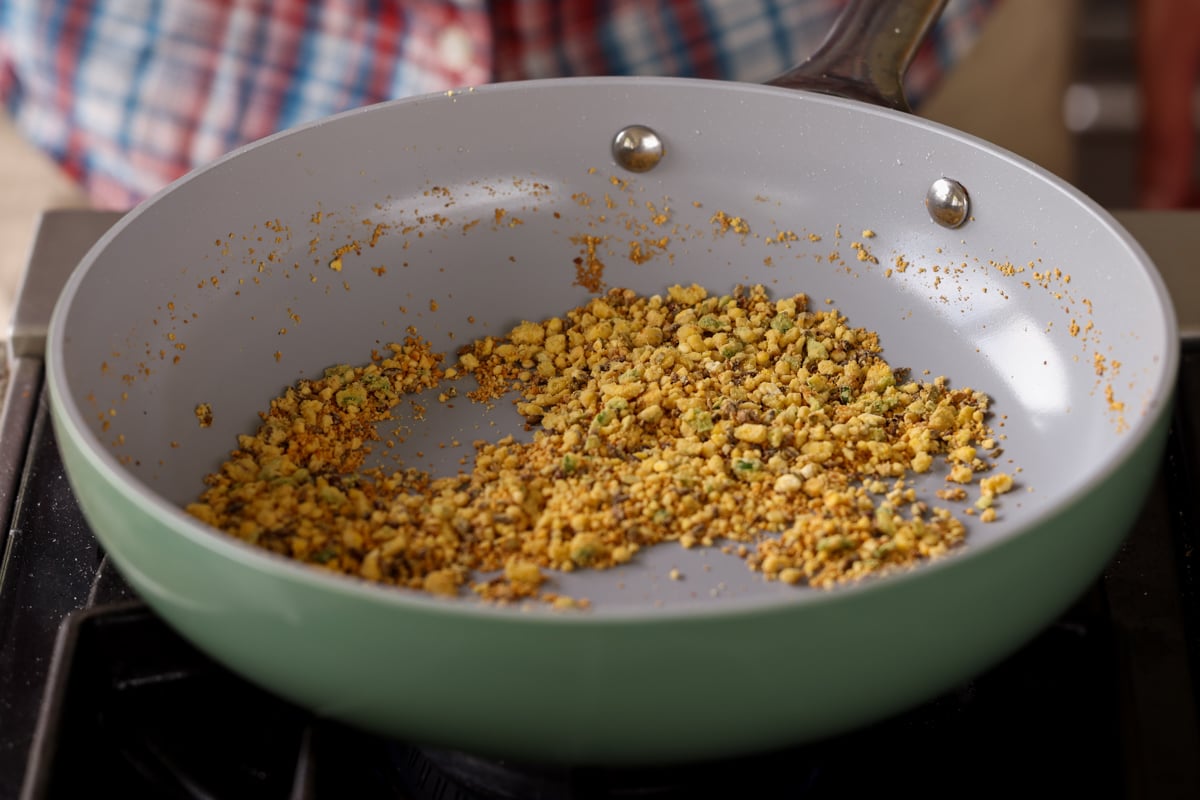 chickpea flour in the pan after roasting