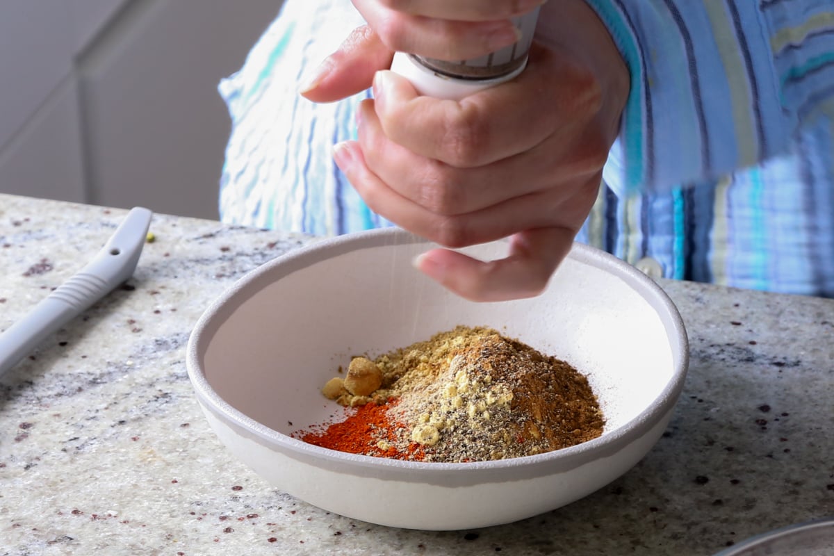 making the vindaloo spice mix