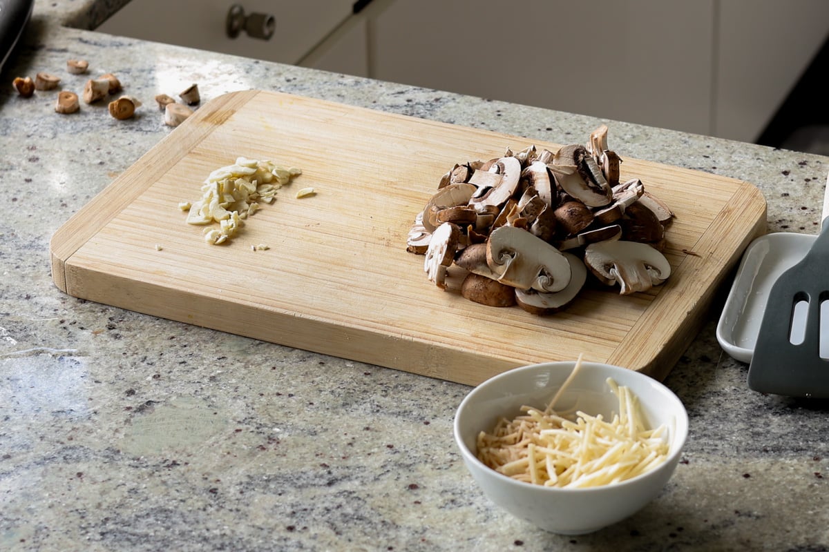 mushrooms and garlic after chopping