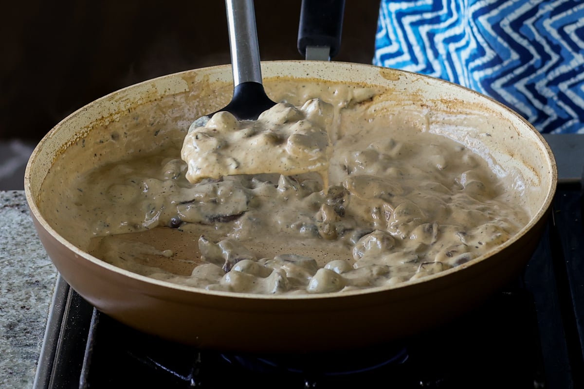 cream sauce on the spatula after thickening