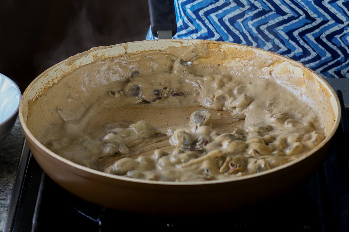 cream sauce in the pan after thickening