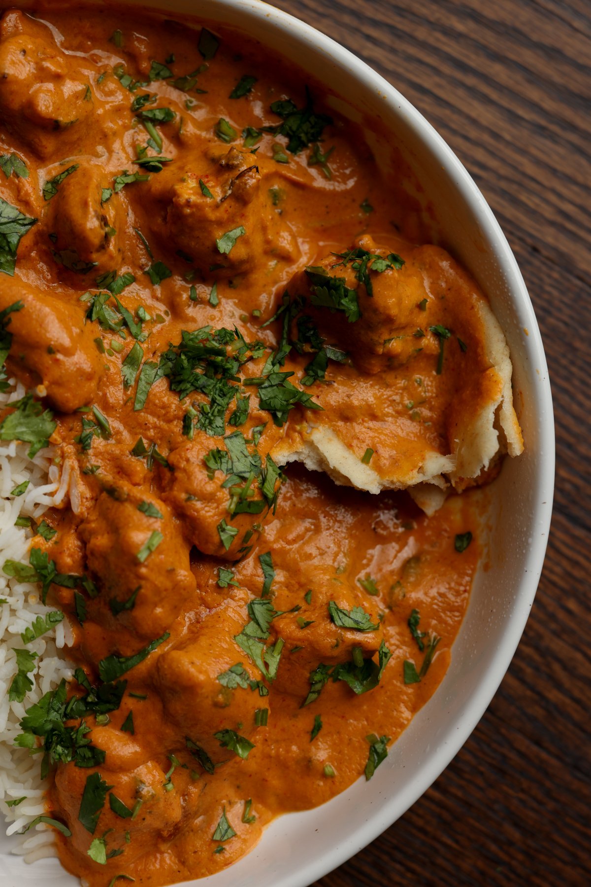 plate of vegan butter chicken with naan