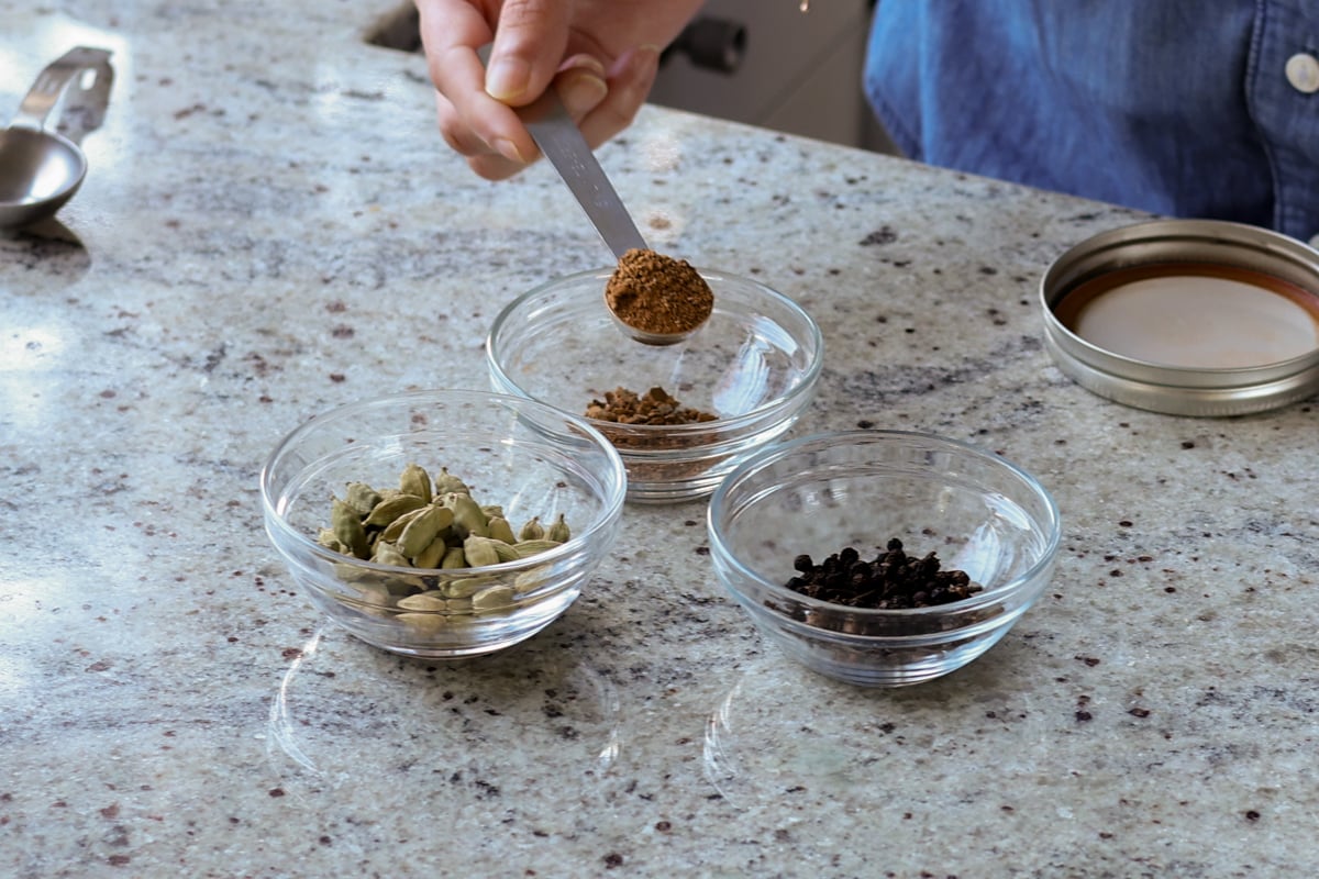 measuring ground spices