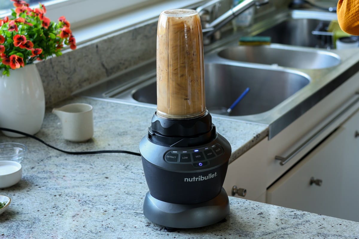 blending the balchao paste