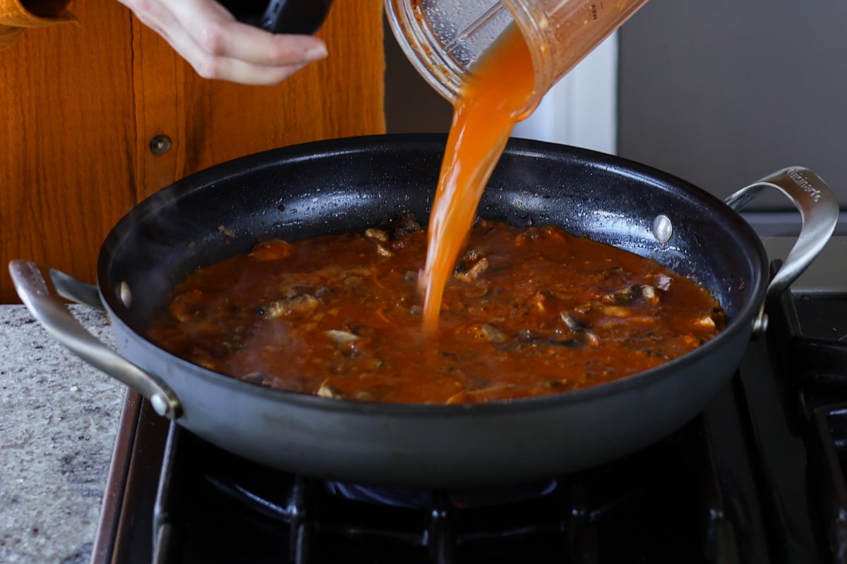adding balchao paste to the pan