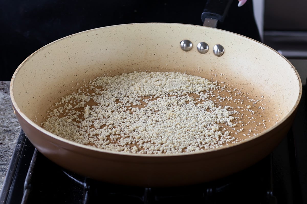 toasted almond flour in th epan
