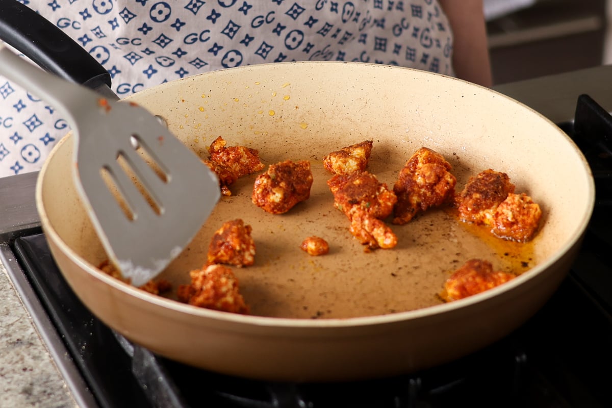 adding tofu Koliwada to the pan