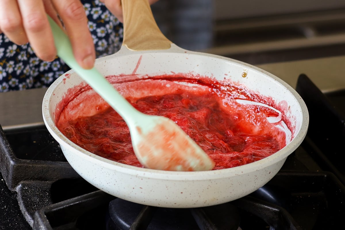 strawberry compote in the pan