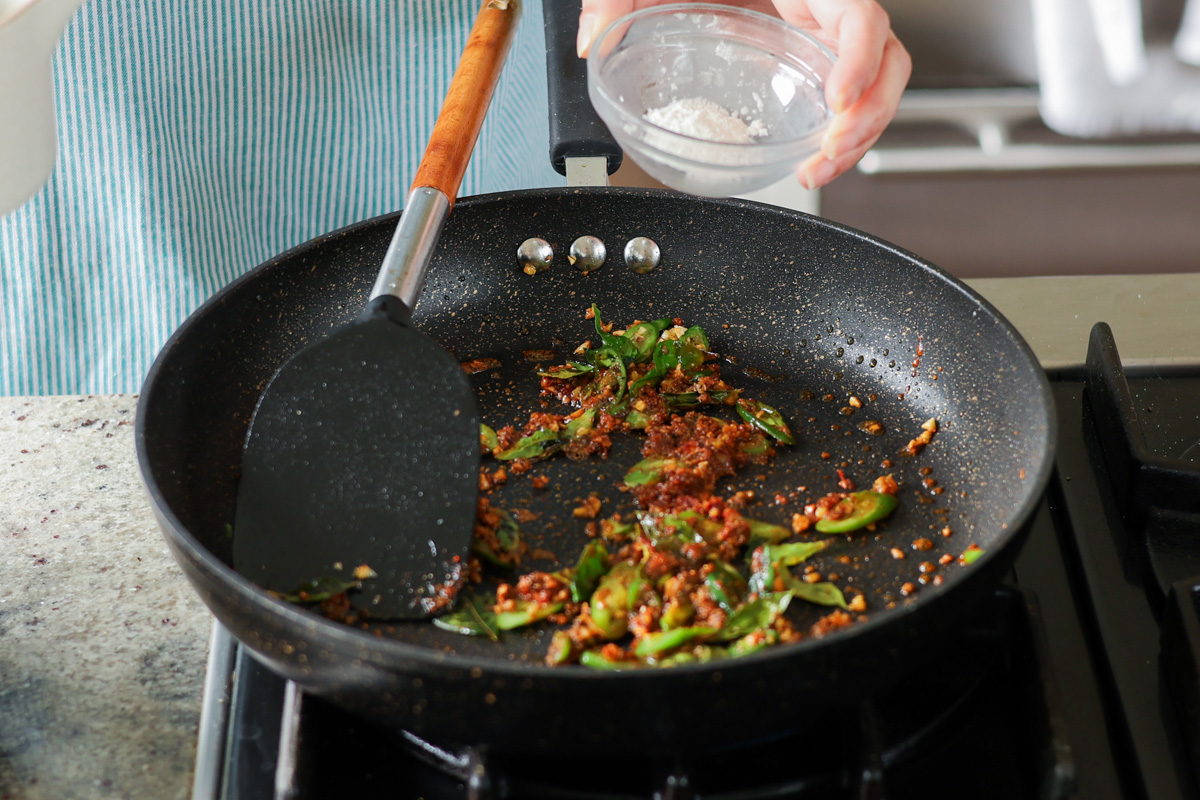 ginger-garlic-spices-sauces mixture all combined