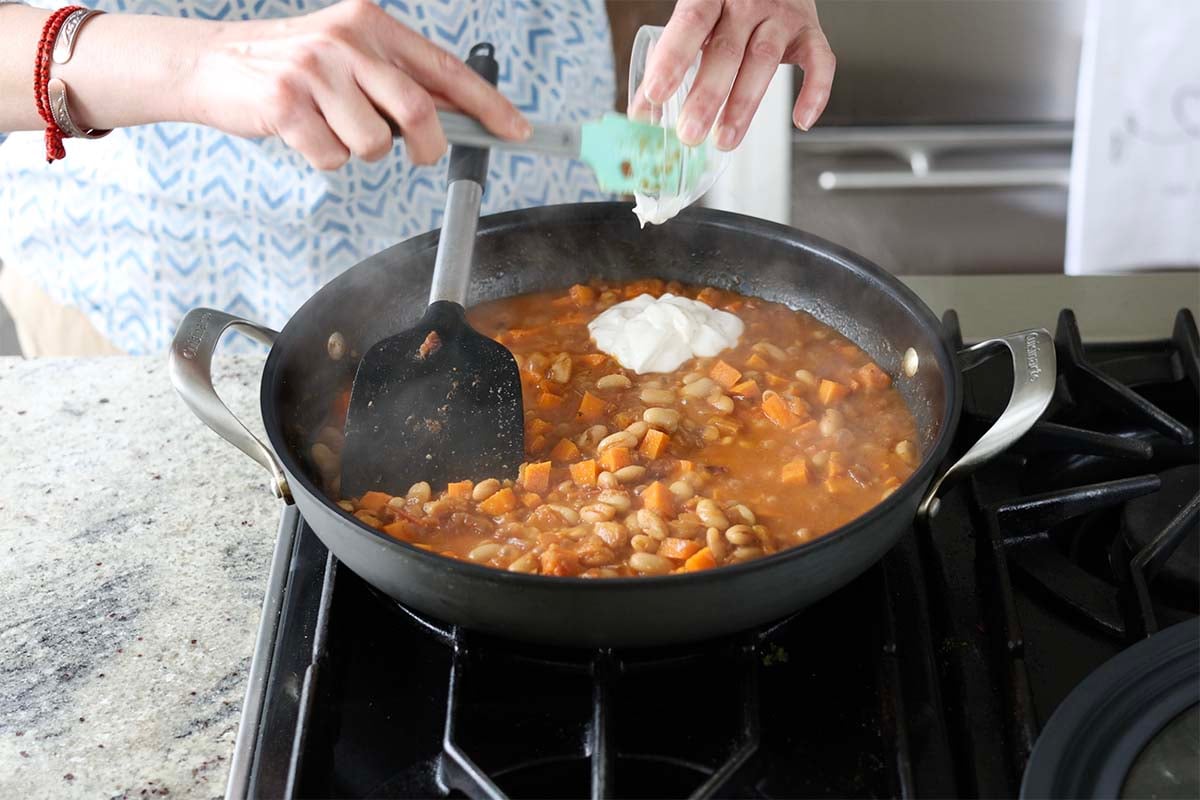 adding vegan cream to the pan