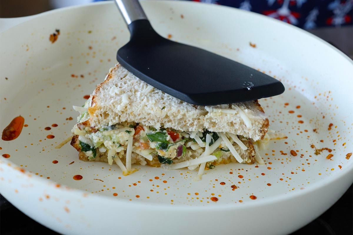 closing the chilli grilled cheese sandwich