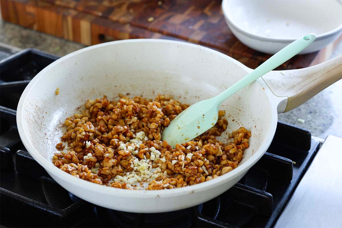 adding garlic to the tempeh